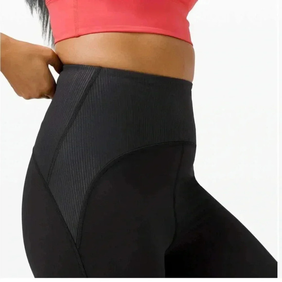 (11) Lululemon  Blissful Bend Super High-Rise Short 8" - Picture 3 of 3